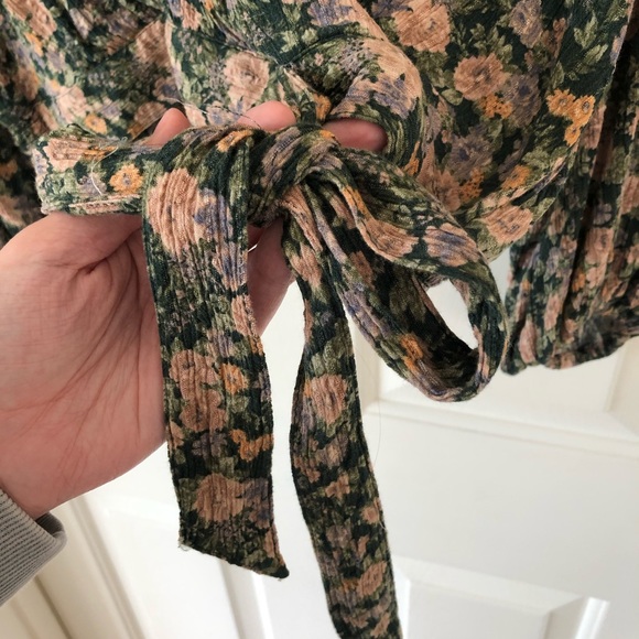 American Eagle Floral Blouse - Picture 3 of 6